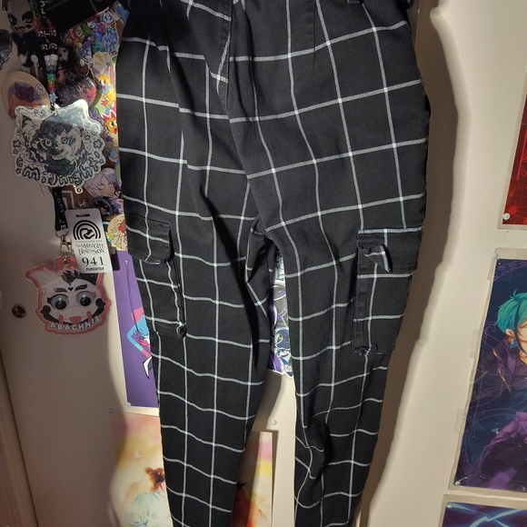 Hot Topic Women’s Grunge Plaid Cargo Jogger Pants Black size small. Has been wor - Picture 2 of 2